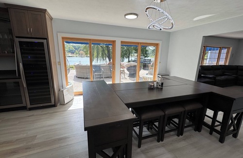 Rockford House | Large Custom Home with firetable, river access, Smart TV's, yard games and more