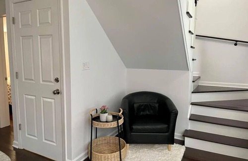 Forest Park Apartment | Large, modern 2 bedroom in the heart of Forest Park