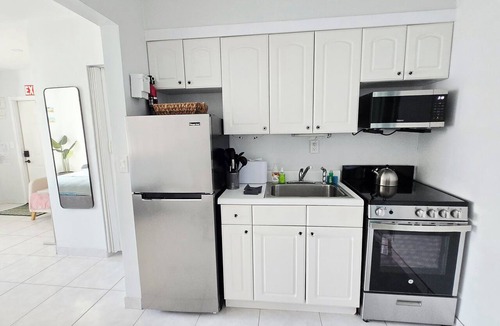 Hollywood Condo | Largest 413 sqft condo next to the beach! (others206) Free Parking! 5⭐️reviews