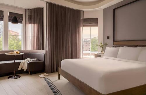 Central Square Hotel | Lark Hotels 907 Main