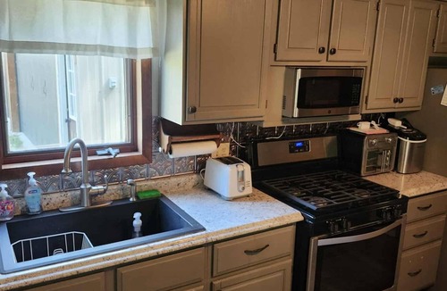 Gerlaw Cabin | Lazy Oaks: Charming cabin on pond with A/C in delightful Little York, Illinois