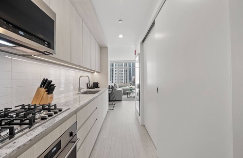 West Loop Hotel | Level - Fulton market Modern two bedroom two bath with full kitchen and balcony