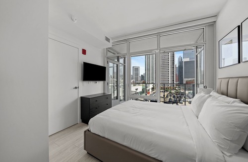 West Loop Hotel | Level - Fulton market Modern two bedroom two bath with full kitchen and balcony