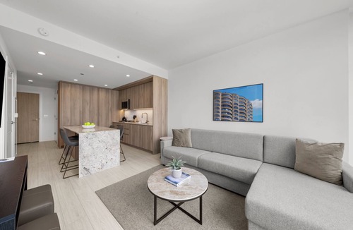 West Loop Hotel | Level - Fulton Market One Bedroom Suite with full kitchen and living room