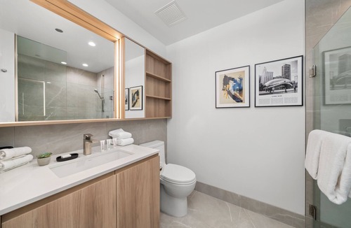 West Loop Hotel | Level - Fulton Market One Bedroom Suite with full kitchen and living room