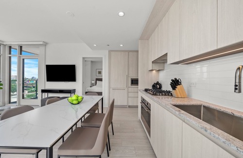 West Loop Hotel | Level - Fulton market Spacious 3 bedroom 2 baths with luxury kitchen and balcony