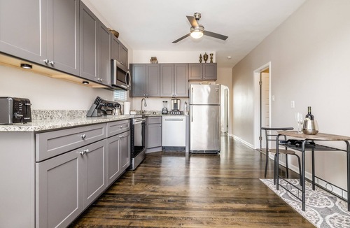 Avondale House | Light and bright 3BD duplex in Avondale, Chicago