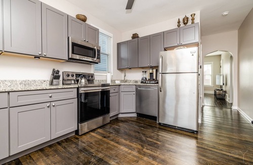 Avondale House | Light and bright 3BD duplex in Avondale, Chicago