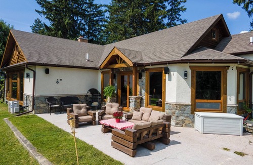 Antioch House | Lilac Lodge Luxury Villa with water access in charming Antioch