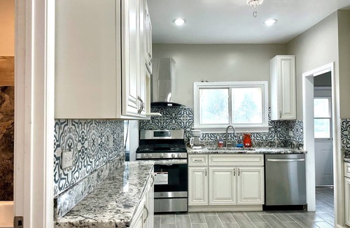North Chicago House | Lincoln Ave Home By Naval Base!