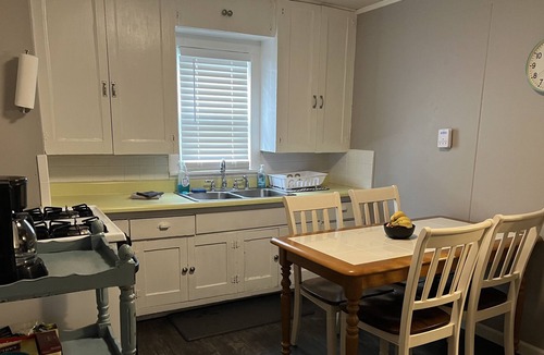 Litchfield House | Lincoln House; Litchfield, IL; Pets welcome