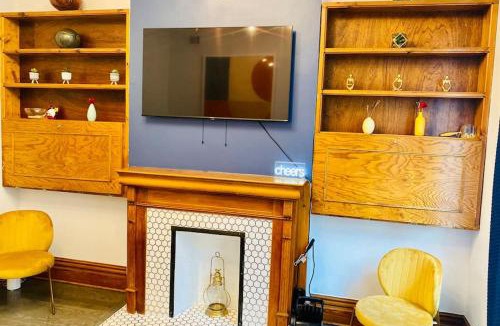 Wrightwood Neighbors Apartment | Lincoln Park 3 BR Penthouse