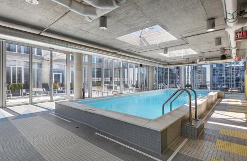 Downtown Chicago Apartment | Linea Luxury Living with Indoor Pool and Rooftop Views in The Loop