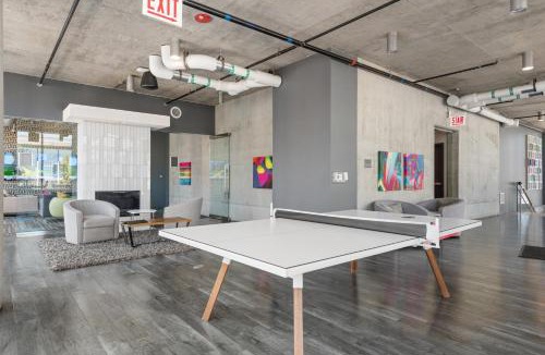 Downtown Chicago Apartment | Linea Luxury Living with Indoor Pool and Rooftop Views in The Loop