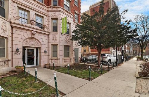 Hyde Park Apartment | Lively & Fully Furnished 1BR Apartment - Kenwood 408