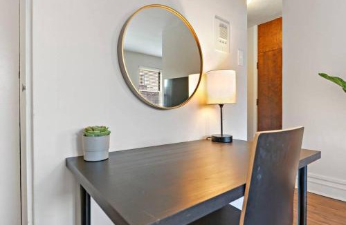 Hyde Park Apartment | Lively & Fully Furnished 1BR Apartment - Kenwood 408