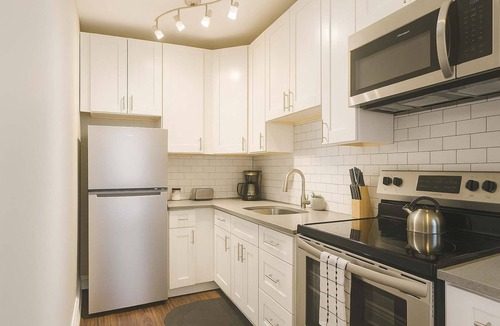 Hyde Park Apartment | Lively & Fully Furnished 1BR Apartment