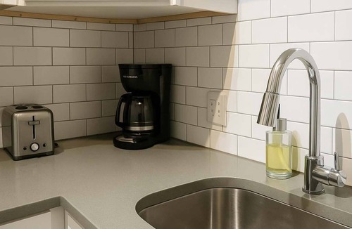 Hyde Park Apartment | Lively & Fully Furnished 1BR Apartment