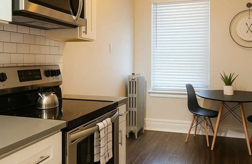 Hyde Park Apartment | Lively & Fully Furnished 1BR Apartment