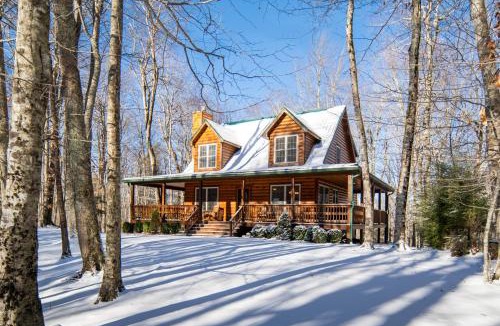 Charter Hills House | Log Cabin, Ample Parking, AC, Deck, Fireplace