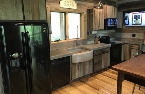 Bowling Green House | Log Cabin Overlooking the River - 1 Mile from Beech Bend Raceway
