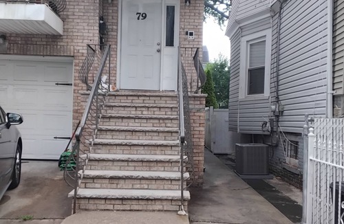 Lower Vailsburg Apartment | Log Comfort 3