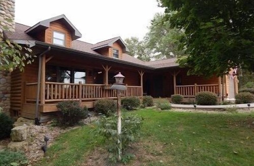 Apple River House | Log Home w/hot tub in Apple Canyon Lake