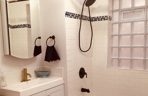 Logan Square Apartment | Logan Square 2 BR/1 BA-modern, near METRA