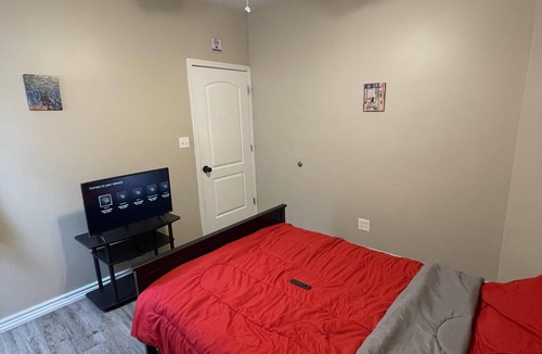 Avondale Apartment | Logan Square Cozy 4BR/2BA, Free Parking, W/D
