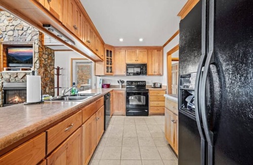 Beech Mountain Cabin | Long Range Views Hot Tub Private FirePit Kid Bunks