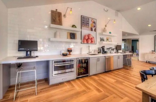 Naperville Apartment | Lovely 2-Bdrm unit with pool. Home away from home.