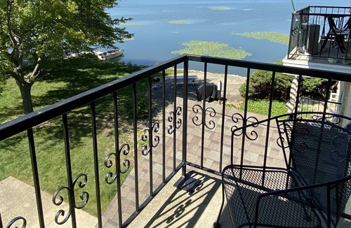 Grayslake Apartment | Lovely 2 Bedroom on the Lake