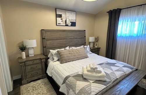 Villa Park House | Lovely 3-bedroom house in Villa Park with WiFi and AC
