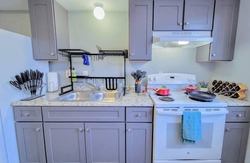 Mendota Apartment | Lovely 3BD Apt. K | free parking, great coffee!
