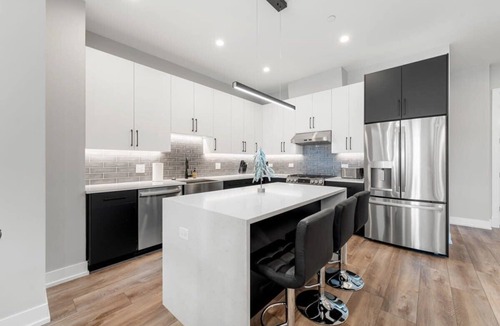 Lower West Side Apartment | Lovely 3bed/3bath Brand New Apt w/4 beds & Balcony