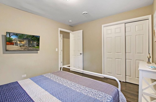 Channel Lake House | Lovely 3BR Home in Antioch l Lakeview l Dock