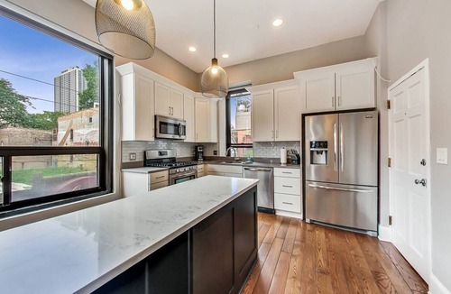 Old Town Apartment | Lovely 4 Bedroom Spot located in Charming Old Town