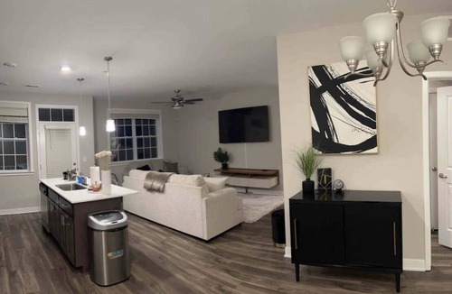 Romeoville Apartment | Lovely cozy spacious two bedroom, one bathroom