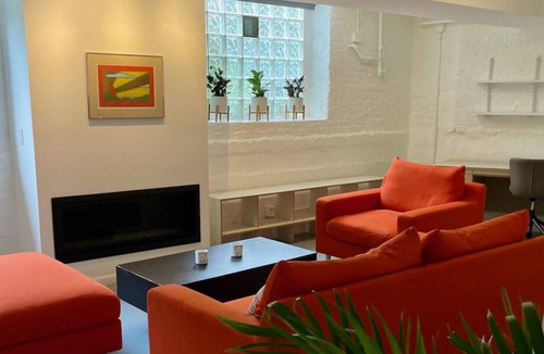 Lake View East Apartment | Lovely Minimalist Loft in the heart of Lakeview
