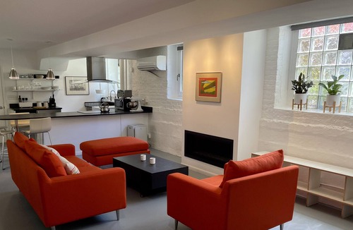 Lake View East Apartment | Lovely Minimalist Loft in the heart of Lakeview