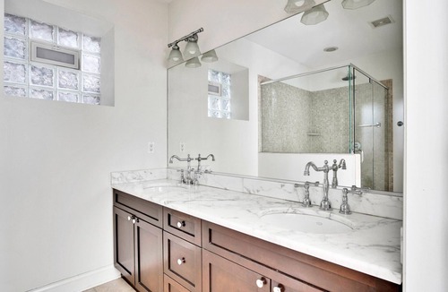 Noble Square Apartment | Lovely River West 2BR, 4 blocks from Blue Line, by Blueground
