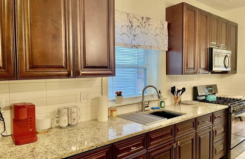 Oak Park Apartment | Lovely vintage Oak Park 3bd 1ba perfectly located Chicago loop & public transit