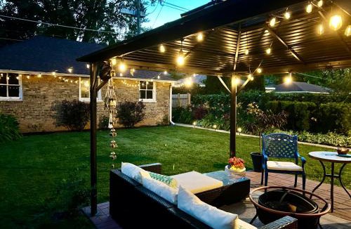 Oak Park Apartment | Lovely vintage Oak Park 3bd 1ba perfectly located near public transit & Chicago