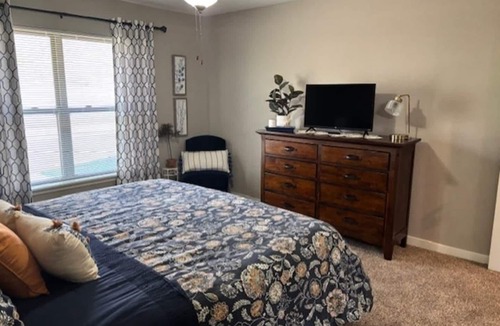 Loves Park Condo | Loves Park Condo: King Bed, Near Water Parks & More!