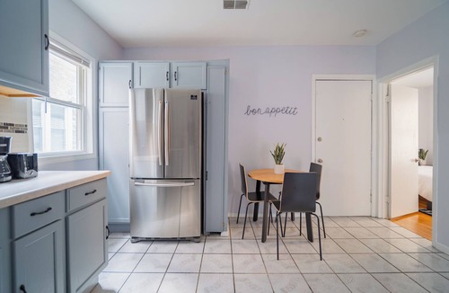 Logan Square Apartment | ❤️ Lowest Rates! Fun & Stylish 3BR in Logan Square