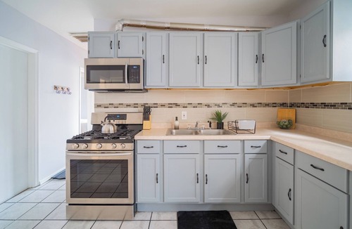 Logan Square Apartment | ❤️ Lowest Rates! Fun & Stylish 3BR in Logan Square