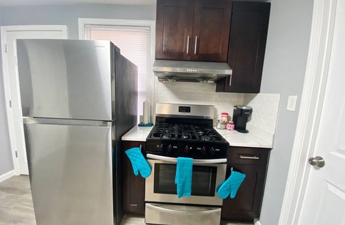 Tri-Taylor Apartment | LUX CONDO NEAR DOWNTOWN and now offering car rental service.