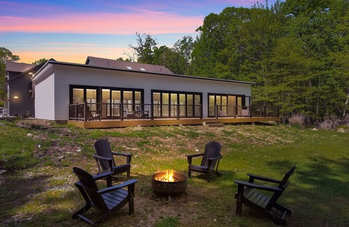Canadensis House | LUX Heated Pool, Pickleball, Hot Tub Sauna, Arcade