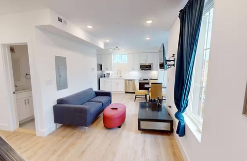 Brightwood Park Apartment | Lux Penthouse Unit