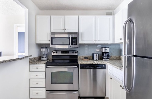 Rush and Division Apartment | Lux River North 1BR w/Gym, W/D, near Magnificent Mile, by Blueground
